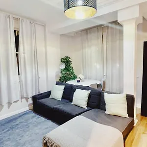  Apartment 3 Bed City Centre Serviced - Sleeps 7