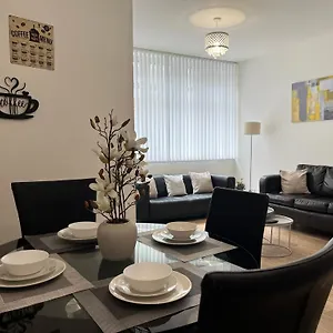  Apartment Alexander Powdene House